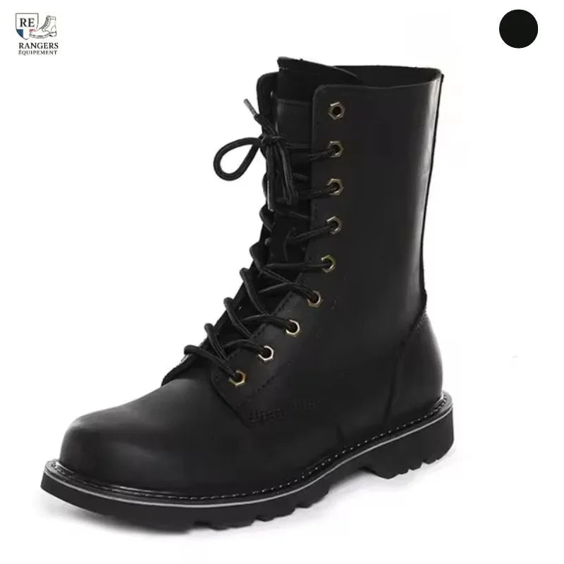 Vue latérale de chaussures rangers de l’armée américaine en coloris noir, avec tige montante, laçage renforcé et semelle crantée adaptée aux terrains désertiques