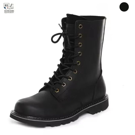 Vue latérale de chaussures rangers de l’armée américaine en coloris noir, avec tige montante, laçage renforcé et semelle crantée adaptée aux terrains désertiques