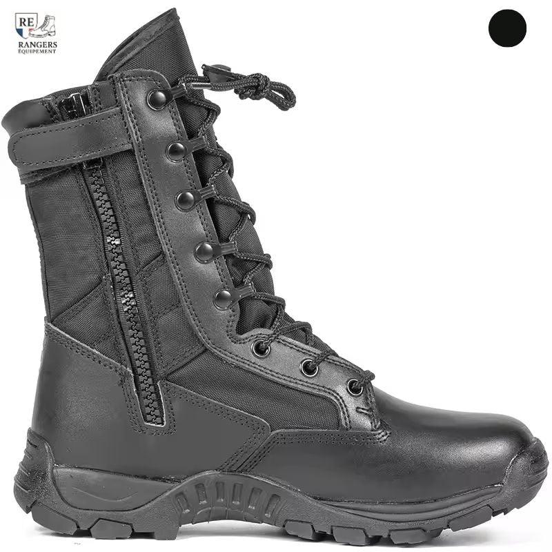 Vue latérale des chaussures rangers Sentinel noires avec tige montante, laçage robuste et semelle crantée conçue pour les missions tactiques exigeantes