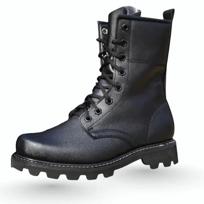 Vue du côté opposé d’une chaussure de combat rangers noire, permettant de visualiser l’ensemble du design