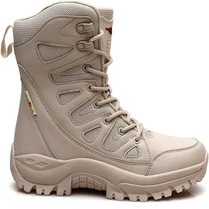 Vue latérale d’une paire de rangers militaires femme couleur beige, avec laçage montant et semelle crantée pour une allure tactique et féminine
